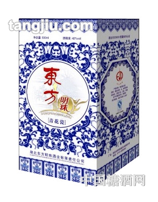 东方明珠酒青花瓶