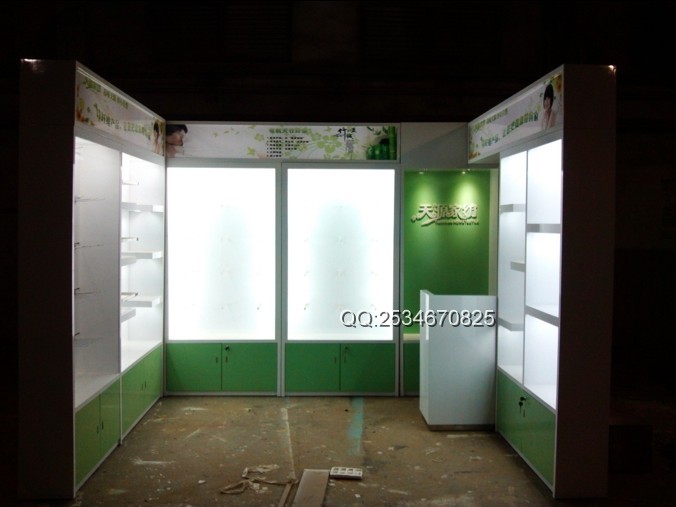 供应白色亮光烤漆内衣展柜工厂订做
