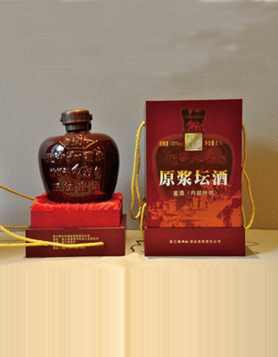 坛装五加皮酒