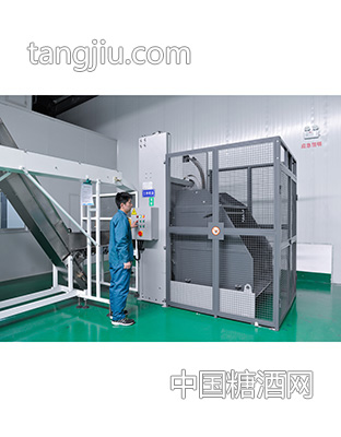 瓶坯翻斗机-山东富锶泉饮品