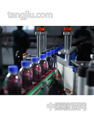 贴标机-山东富锶泉饮品