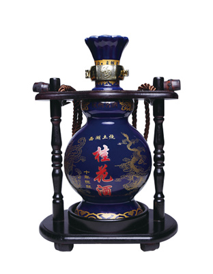精品红蓝瓷瓶桂花酒