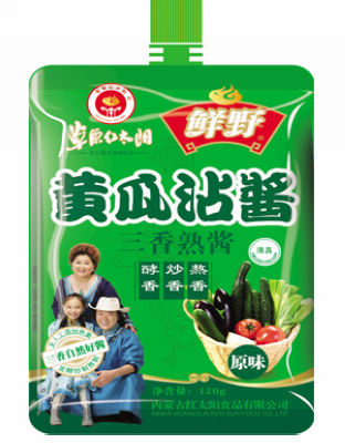 黄瓜沾酱.