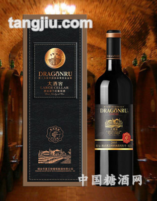 鲁龙大酒窖黑比诺干红葡萄酒