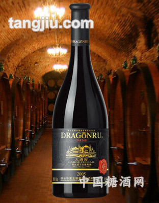鲁龙大酒窖干红葡萄酒黑比诺