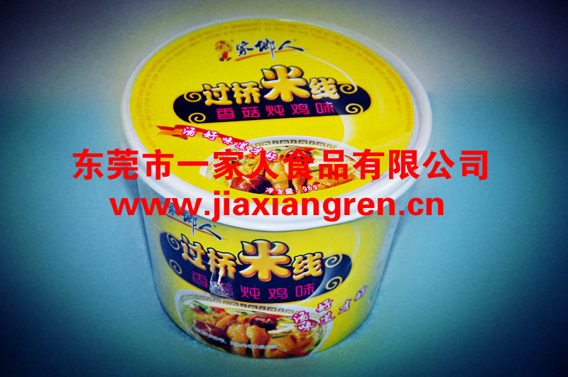 桶装香菇炖鸡过桥米线