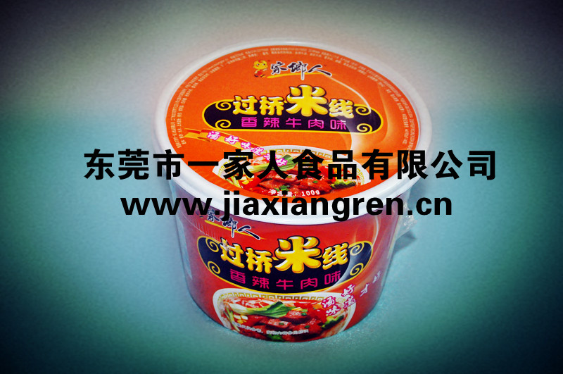 桶装香辣牛肉米线
