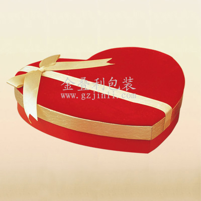 红色心形礼品盒