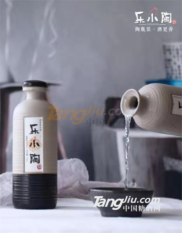 乐小陶浓香型白酒1.jpg