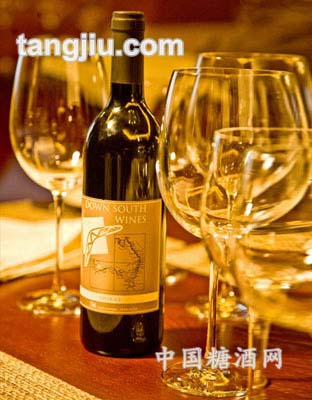 回力标设拉子红葡萄酒