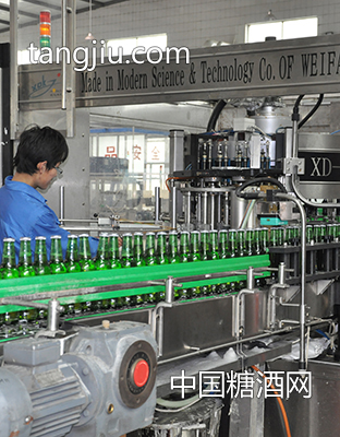 美林小镇啤酒 贴标前-青岛汇海铭洋啤酒
