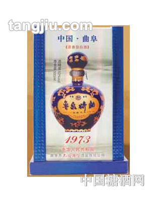 三品鲁泉特曲酒