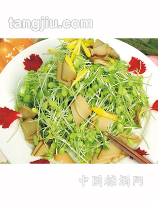 鸡蛋干拌香椿苗