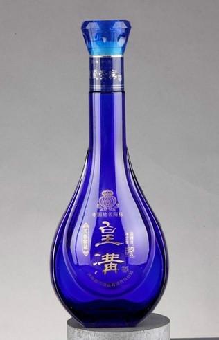 蓝色玻璃酒瓶