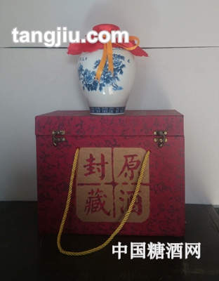 太子春封坛原浆青花瓶