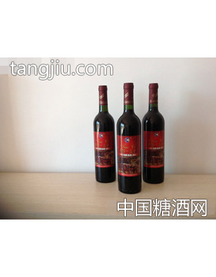 马车一品红蓝莓酒