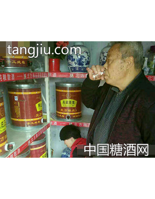 北方粮庄高粱酒坊店内品尝