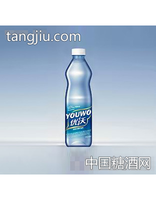 百吉天然熔岩矿泉水