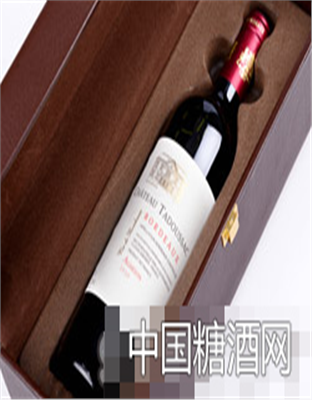 艾颂度萨克酒庄干红葡萄酒盒内