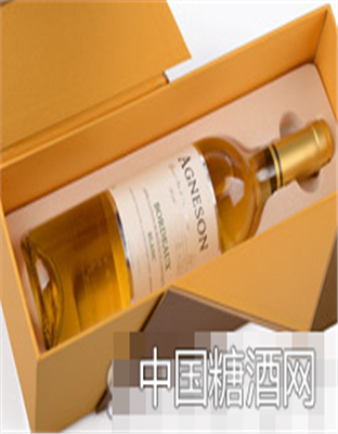 艾颂波尔多干白葡萄酒盒内