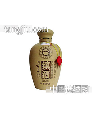 陶坛装镇酒