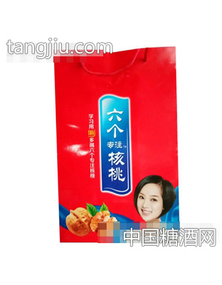 六个专注核桃乳手提袋红色