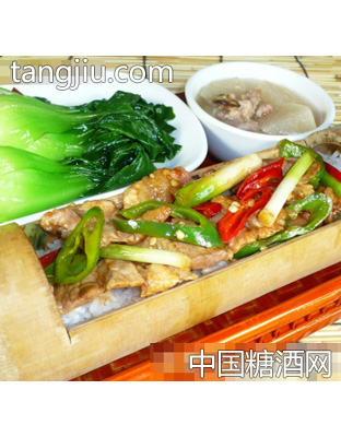 农家小炒肉竹筒饭