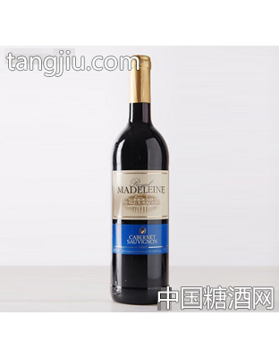 女孩赤霞珠红葡萄酒