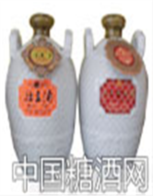 壮王酒（左）广南香蛇酒（右）