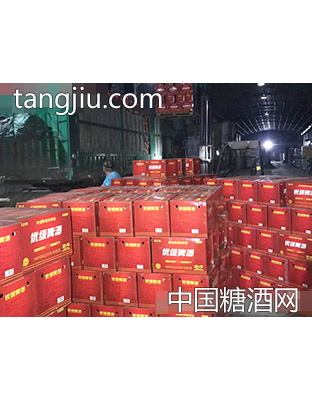 美国保罗啤酒330ml火红棕瓶装车现场