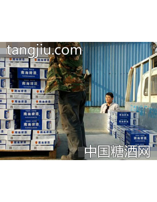 南海啤酒出货车