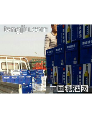 南海啤酒厂区装货