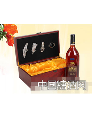 红木盒乳泉石榴酒