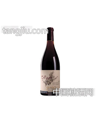 伊路特黑皮诺干红葡萄酒