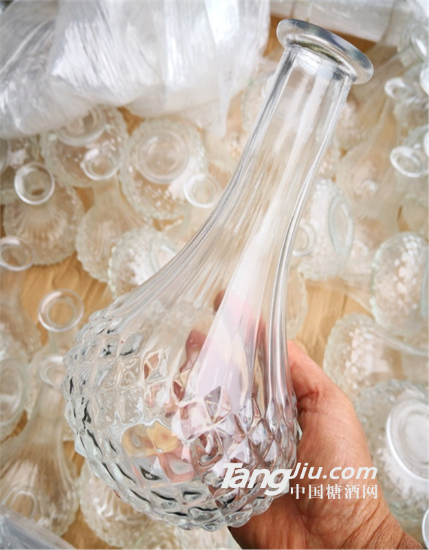 玻璃酒瓶厂家长期供应玻璃白酒瓶