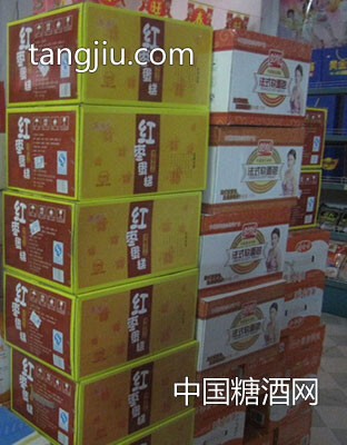 西湖月红枣蛋糕和盼盼面包