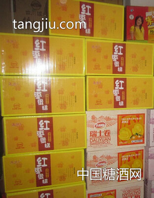 西湖月红枣蛋糕和达利园瑞士卷