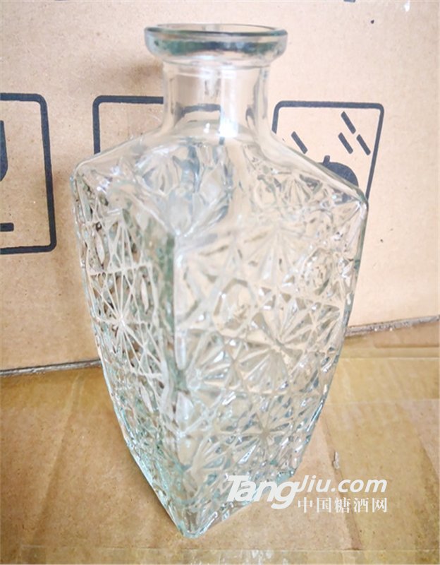 徐州玻璃瓶生产厂家长期供应精白料尖底方钻石酒瓶