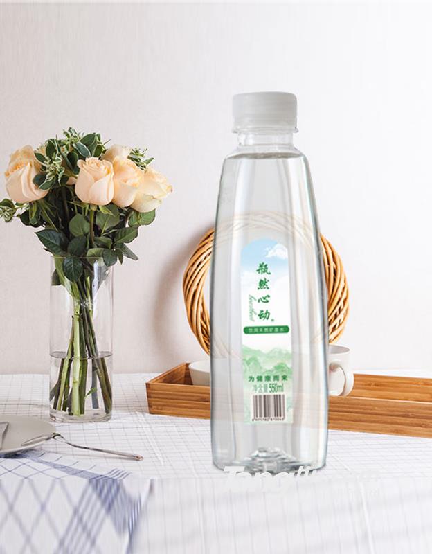 瓶然心动饮用天然矿泉水550ml