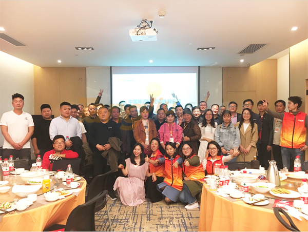经销商俱乐部合影600.png