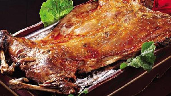 2019第十三届山东国际糖酒会周边特色美食推荐——名士多烤全羊.jpg